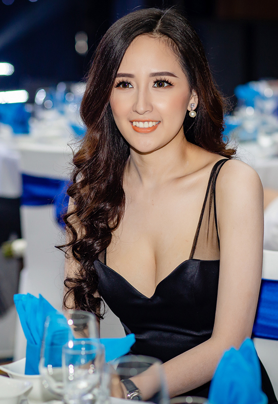 Mai Phương Thúy đeo đồng hồ hơn 1,8 tỷ đi sự kiện